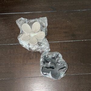 Set of Two Flower-Shaped Shoe Insoles - Black & Cream